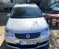 Серый Фольксваген Туран, объемом двигателя 1.4 л и пробегом 242 тыс. км за 7000 $, фото 1 на Automoto.ua
