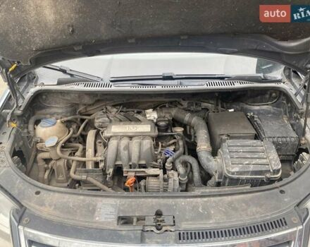 Серый Фольксваген Туран, объемом двигателя 1.6 л и пробегом 225 тыс. км за 6000 $, фото 16 на Automoto.ua