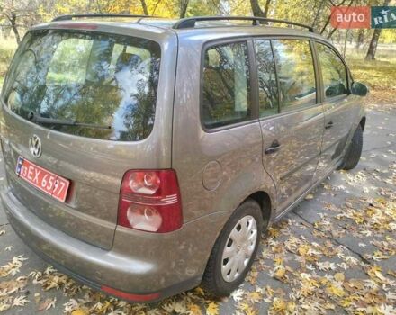 Серый Фольксваген Туран, объемом двигателя 1.6 л и пробегом 227 тыс. км за 7200 $, фото 2 на Automoto.ua