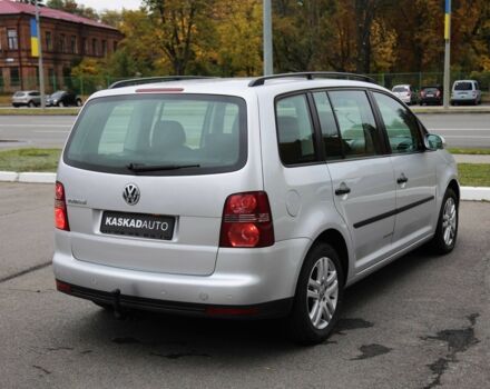 Серый Фольксваген Туран, объемом двигателя 1.6 л и пробегом 218 тыс. км за 8600 $, фото 3 на Automoto.ua