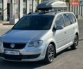 Серый Фольксваген Туран, объемом двигателя 1.98 л и пробегом 372 тыс. км за 6100 $, фото 1 на Automoto.ua