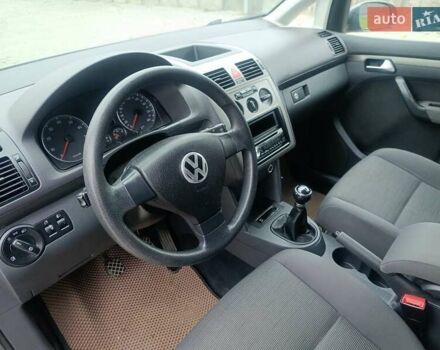Серый Фольксваген Туран, объемом двигателя 1.6 л и пробегом 224 тыс. км за 7300 $, фото 11 на Automoto.ua