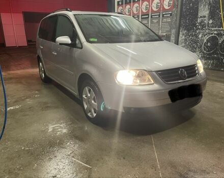 Серый Фольксваген Туран, объемом двигателя 1.9 л и пробегом 300 тыс. км за 1950 $, фото 4 на Automoto.ua