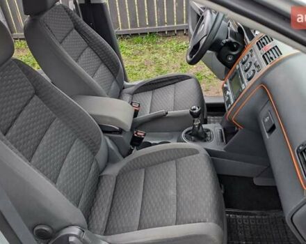 Серый Фольксваген Туран, объемом двигателя 1.39 л и пробегом 211 тыс. км за 5500 $, фото 5 на Automoto.ua