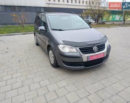 Серый Фольксваген Туран, объемом двигателя 1.6 л и пробегом 224 тыс. км за 7300 $, фото 2 на Automoto.ua