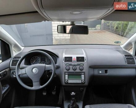 Серый Фольксваген Туран, объемом двигателя 1.6 л и пробегом 196 тыс. км за 7499 $, фото 22 на Automoto.ua
