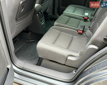 Серый Фольксваген Туран, объемом двигателя 1.6 л и пробегом 251 тыс. км за 6950 $, фото 32 на Automoto.ua