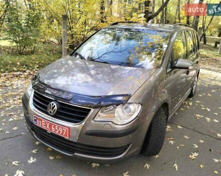 Серый Фольксваген Туран, объемом двигателя 1.6 л и пробегом 227 тыс. км за 7200 $, фото 7 на Automoto.ua