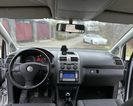 Серый Фольксваген Туран, объемом двигателя 1.6 л и пробегом 215 тыс. км за 6500 $, фото 7 на Automoto.ua