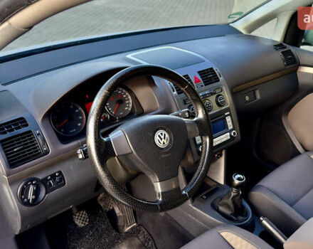 Сірий Фольксваген Туран, об'ємом двигуна 1.6 л та пробігом 218 тис. км за 8400 $, фото 25 на Automoto.ua