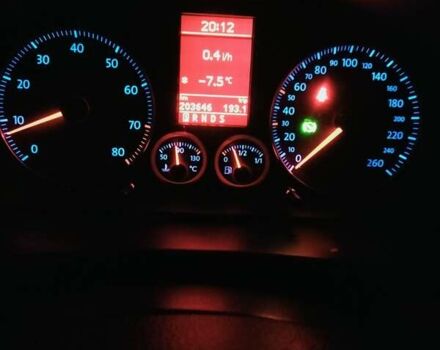 Серый Фольксваген Туран, объемом двигателя 1.4 л и пробегом 203 тыс. км за 7200 $, фото 1 на Automoto.ua