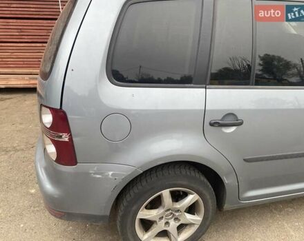 Серый Фольксваген Туран, объемом двигателя 1.6 л и пробегом 225 тыс. км за 6000 $, фото 7 на Automoto.ua