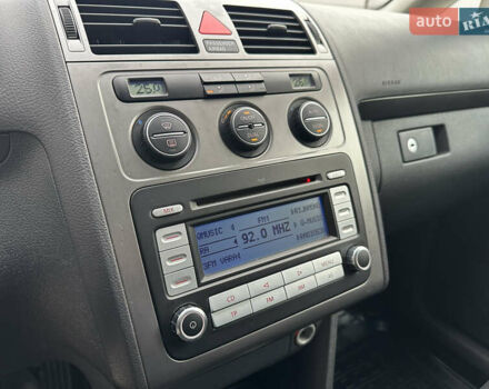 Серый Фольксваген Туран, объемом двигателя 1.6 л и пробегом 215 тыс. км за 6800 $, фото 30 на Automoto.ua