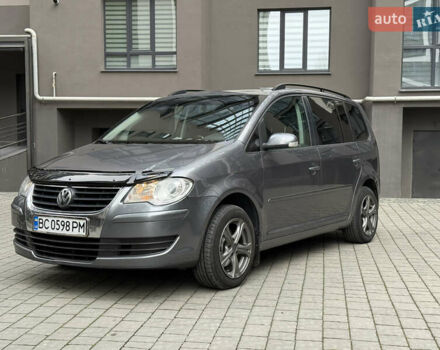 Серый Фольксваген Туран, объемом двигателя 1.9 л и пробегом 282 тыс. км за 6900 $, фото 5 на Automoto.ua