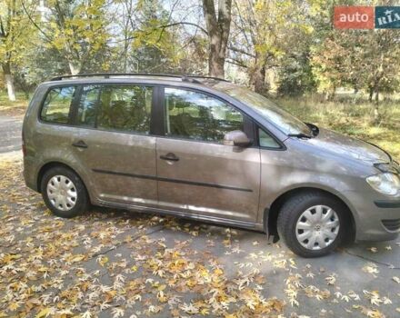 Серый Фольксваген Туран, объемом двигателя 1.6 л и пробегом 227 тыс. км за 7200 $, фото 1 на Automoto.ua