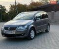 Серый Фольксваген Туран, объемом двигателя 2 л и пробегом 278 тыс. км за 7350 $, фото 1 на Automoto.ua