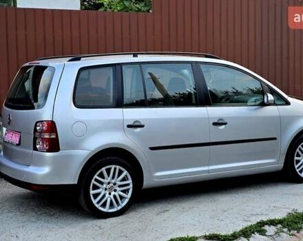 Сірий Фольксваген Туран, об'ємом двигуна 1.6 л та пробігом 225 тис. км за 7777 $, фото 14 на Automoto.ua