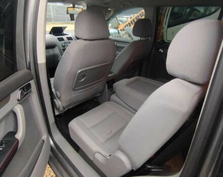 Серый Фольксваген Туран, объемом двигателя 1.9 л и пробегом 250 тыс. км за 3400 $, фото 7 на Automoto.ua