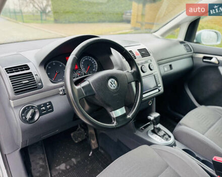 Серый Фольксваген Туран, объемом двигателя 2 л и пробегом 245 тыс. км за 7300 $, фото 16 на Automoto.ua