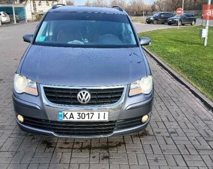Серый Фольксваген Туран, объемом двигателя 1.4 л и пробегом 277 тыс. км за 6300 $, фото 2 на Automoto.ua