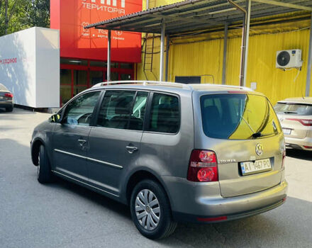 Серый Фольксваген Туран, объемом двигателя 1.39 л и пробегом 220 тыс. км за 4800 $, фото 4 на Automoto.ua