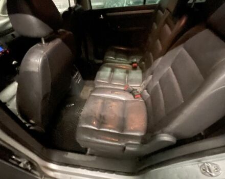 Серый Фольксваген Туран, объемом двигателя 1.9 л и пробегом 300 тыс. км за 1950 $, фото 7 на Automoto.ua