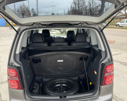 Серый Фольксваген Туран, объемом двигателя 1.6 л и пробегом 222 тыс. км за 7800 $, фото 14 на Automoto.ua