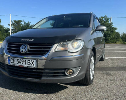 Сірий Фольксваген Туран, об'ємом двигуна 2 л та пробігом 240 тис. км за 7200 $, фото 1 на Automoto.ua