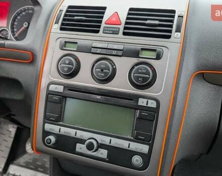 Серый Фольксваген Туран, объемом двигателя 1.39 л и пробегом 211 тыс. км за 5500 $, фото 12 на Automoto.ua