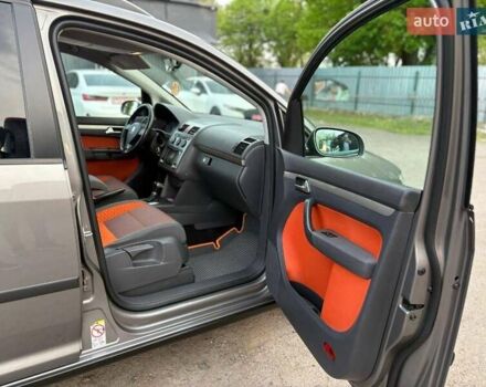 Серый Фольксваген Туран, объемом двигателя 1.39 л и пробегом 257 тыс. км за 7100 $, фото 17 на Automoto.ua