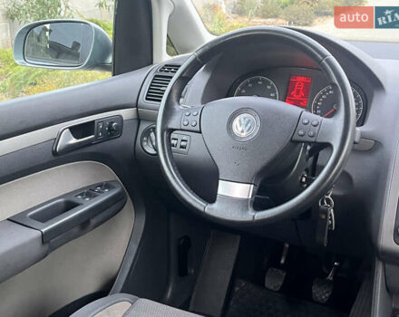 Сірий Фольксваген Туран, об'ємом двигуна 1.4 л та пробігом 48 тис. км за 8999 $, фото 37 на Automoto.ua