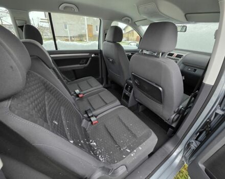 Серый Фольксваген Туран, объемом двигателя 1.4 л и пробегом 240 тыс. км за 5300 $, фото 5 на Automoto.ua