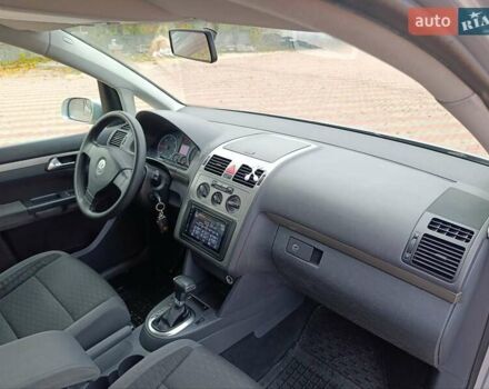 Сірий Фольксваген Туран, об'ємом двигуна 1.9 л та пробігом 285 тис. км за 7900 $, фото 2 на Automoto.ua