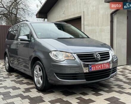 Серый Фольксваген Туран, объемом двигателя 1.6 л и пробегом 251 тыс. км за 6950 $, фото 2 на Automoto.ua