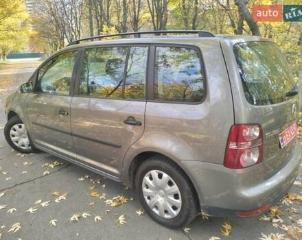 Серый Фольксваген Туран, объемом двигателя 1.6 л и пробегом 227 тыс. км за 7200 $, фото 5 на Automoto.ua