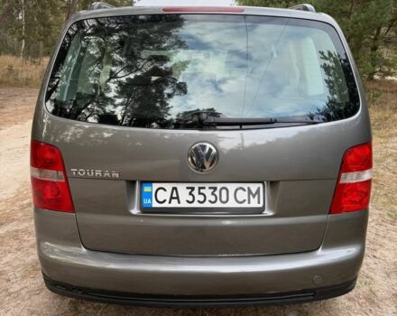 Серый Фольксваген Туран, объемом двигателя 1.6 л и пробегом 246 тыс. км за 5950 $, фото 5 на Automoto.ua