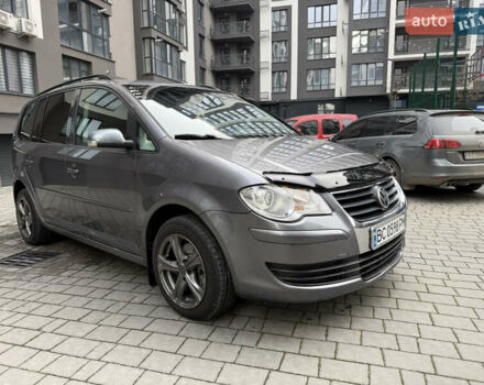 Серый Фольксваген Туран, объемом двигателя 1.9 л и пробегом 282 тыс. км за 6900 $, фото 12 на Automoto.ua