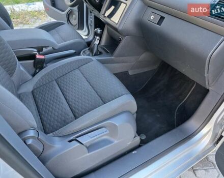 Серый Фольксваген Туран, объемом двигателя 1.6 л и пробегом 225 тыс. км за 6700 $, фото 41 на Automoto.ua