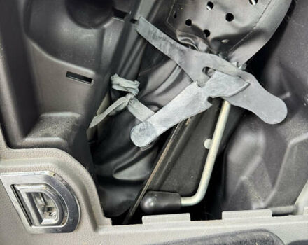 Серый Фольксваген Туран, объемом двигателя 1.6 л и пробегом 199 тыс. км за 7699 $, фото 35 на Automoto.ua