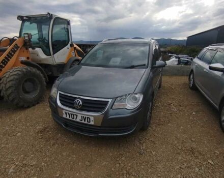 Серый Фольксваген Туран, объемом двигателя 1.9 л и пробегом 250 тыс. км за 3400 $, фото 2 на Automoto.ua