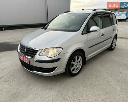 Серый Фольксваген Туран, объемом двигателя 1.6 л и пробегом 215 тыс. км за 6800 $, фото 1 на Automoto.ua