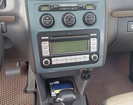 Серый Фольксваген Туран, объемом двигателя 1.97 л и пробегом 288 тыс. км за 7800 $, фото 1 на Automoto.ua