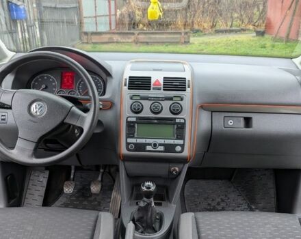Серый Фольксваген Туран, объемом двигателя 1.4 л и пробегом 211 тыс. км за 5500 $, фото 6 на Automoto.ua