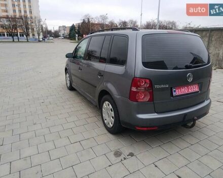 Серый Фольксваген Туран, объемом двигателя 1.6 л и пробегом 224 тыс. км за 7300 $, фото 6 на Automoto.ua