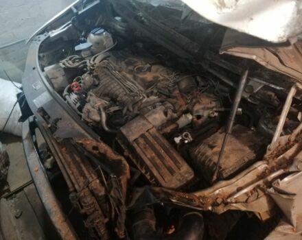 Серый Фольксваген Туран, объемом двигателя 2 л и пробегом 200 тыс. км за 3000 $, фото 1 на Automoto.ua