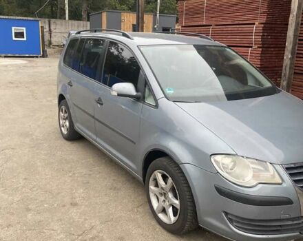 Серый Фольксваген Туран, объемом двигателя 1.6 л и пробегом 225 тыс. км за 6000 $, фото 1 на Automoto.ua