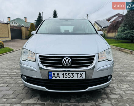 Серый Фольксваген Туран, объемом двигателя 2 л и пробегом 245 тыс. км за 7300 $, фото 2 на Automoto.ua