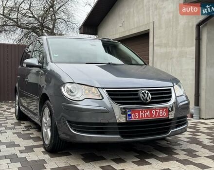 Серый Фольксваген Туран, объемом двигателя 1.6 л и пробегом 251 тыс. км за 6950 $, фото 3 на Automoto.ua