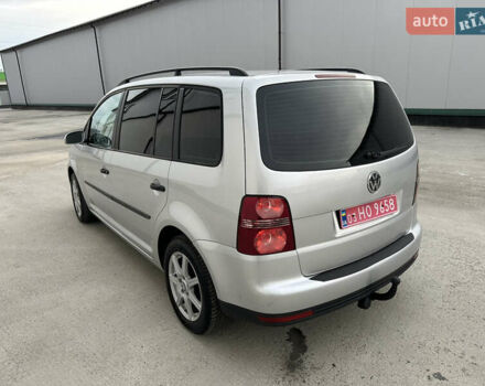 Серый Фольксваген Туран, объемом двигателя 1.6 л и пробегом 215 тыс. км за 6800 $, фото 8 на Automoto.ua