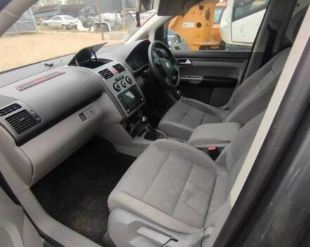 Серый Фольксваген Туран, объемом двигателя 1.9 л и пробегом 250 тыс. км за 3400 $, фото 10 на Automoto.ua